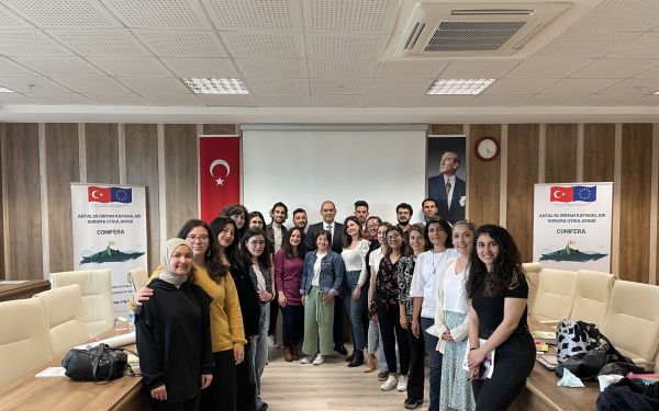 Akdeniz Üniversitesi'nde Eğitim Materyali Hazırlama Eğitimi